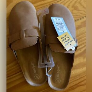 Women’s size 5- Cat&jack slides